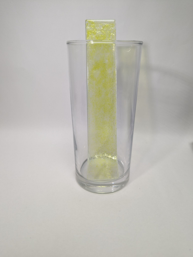 Touillette en poudre de verre + eau jaune