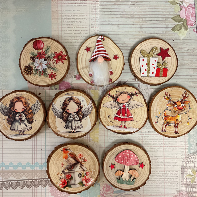 Handmade Christmas magnets. Beautifully presented in a cellophane gift bag.