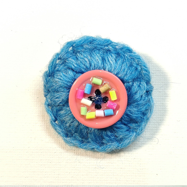 Barrette fleur simple bleu crochet bouton rose pince plate