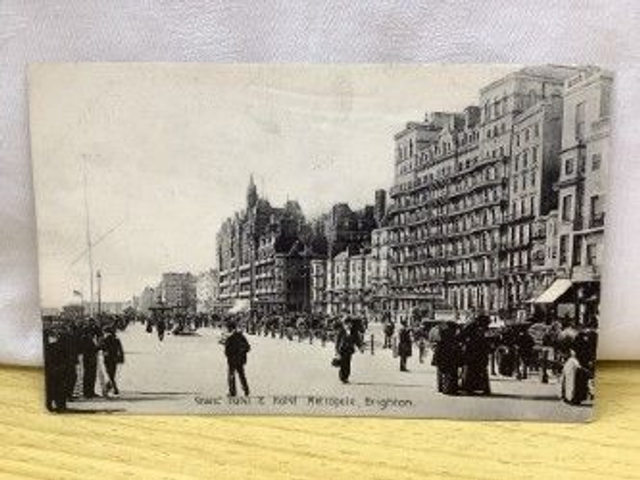 Brighton, Grand Hotel &amp; Hotel Metropole, Sussex, Unbranded Vintage Postcard. Our Ref no. R83 £2.50
