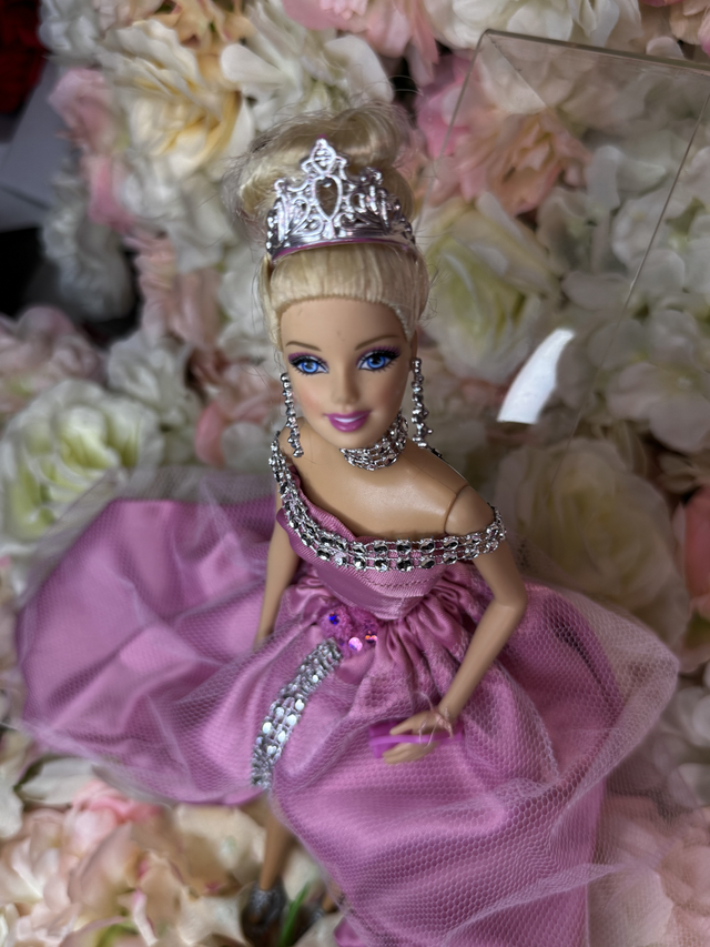 Poupée Princesse Rose Fait Main | Robe Satin Tulle Strass | Diadème Couronne | Poupée Artisanale Collection | Cadeau Unique Enfant