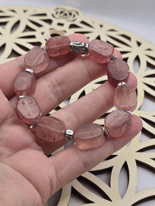Bracelet Quartz fraise rectangle 1,2 x 1,6 cm