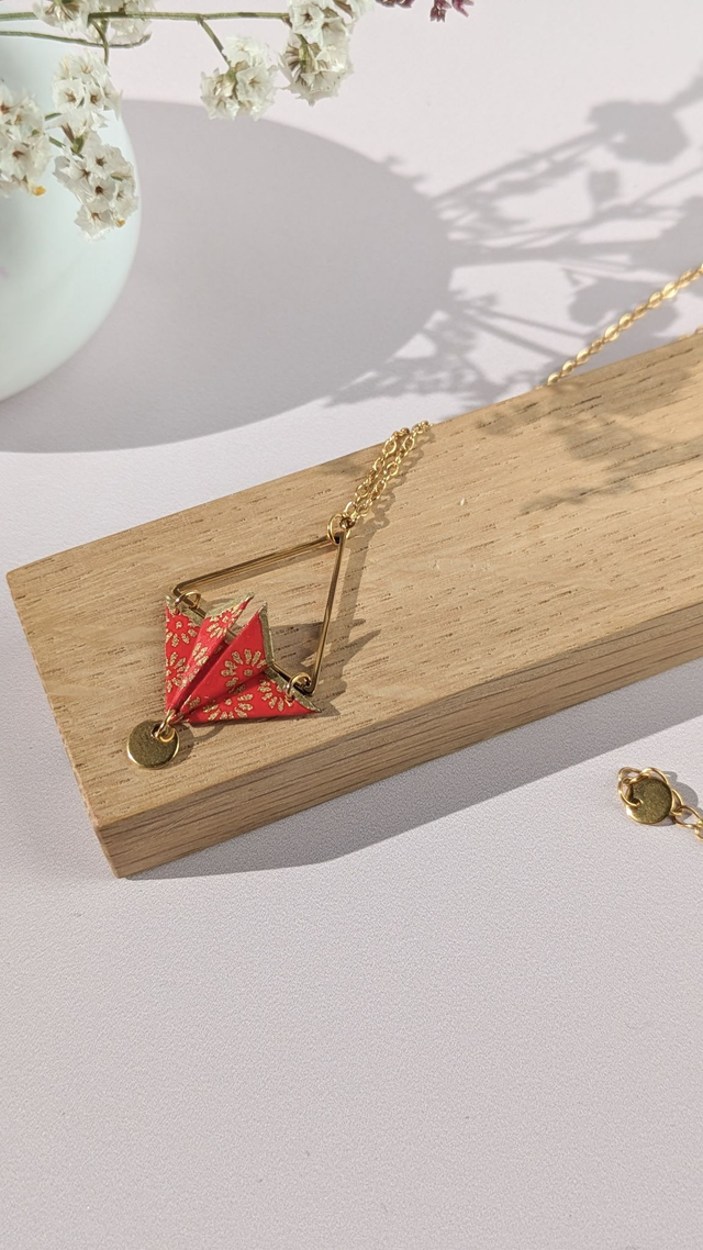 Collier acier inoxydable Balancelle Rouge fleurs