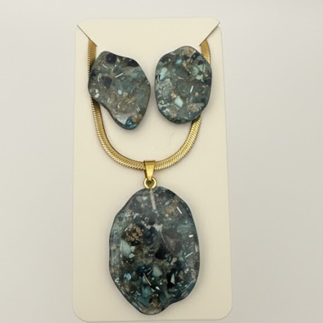 Sea green crushed glass and resin set