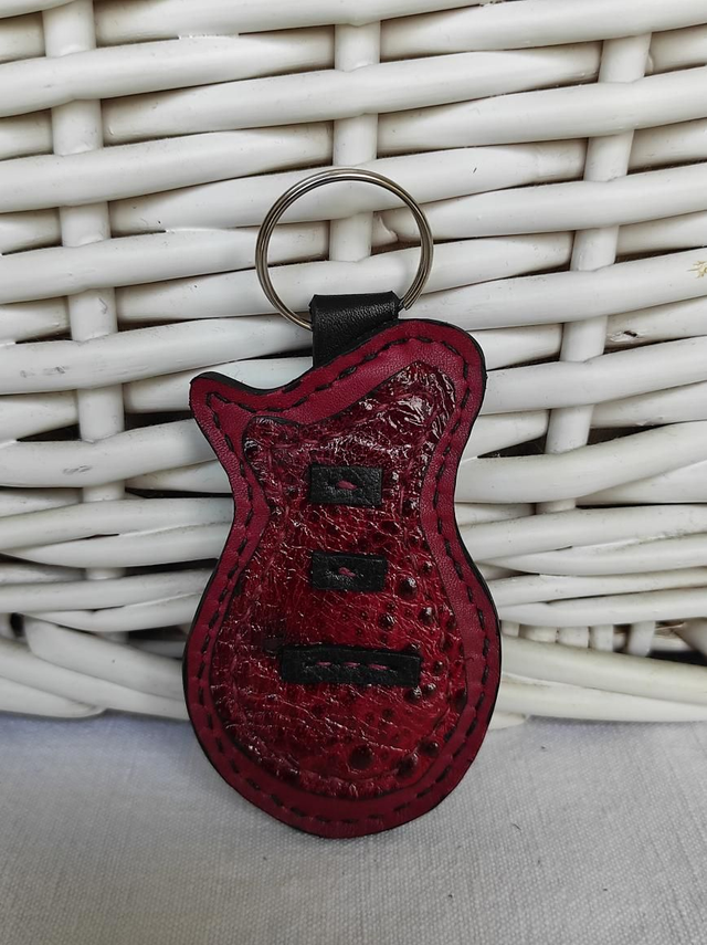 Porte clés guitare pour médiator 