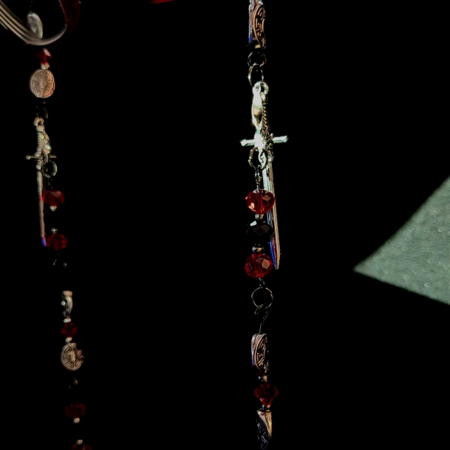 Dagger Glasses Chain