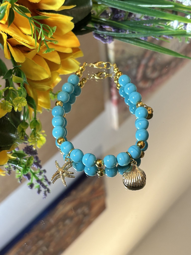 Turquoise kralen armband met gouden schelp & zeester bedels – Handgemaakt