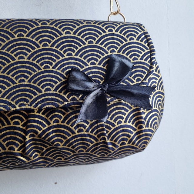 Sac forme pochette "Nami" noir doré