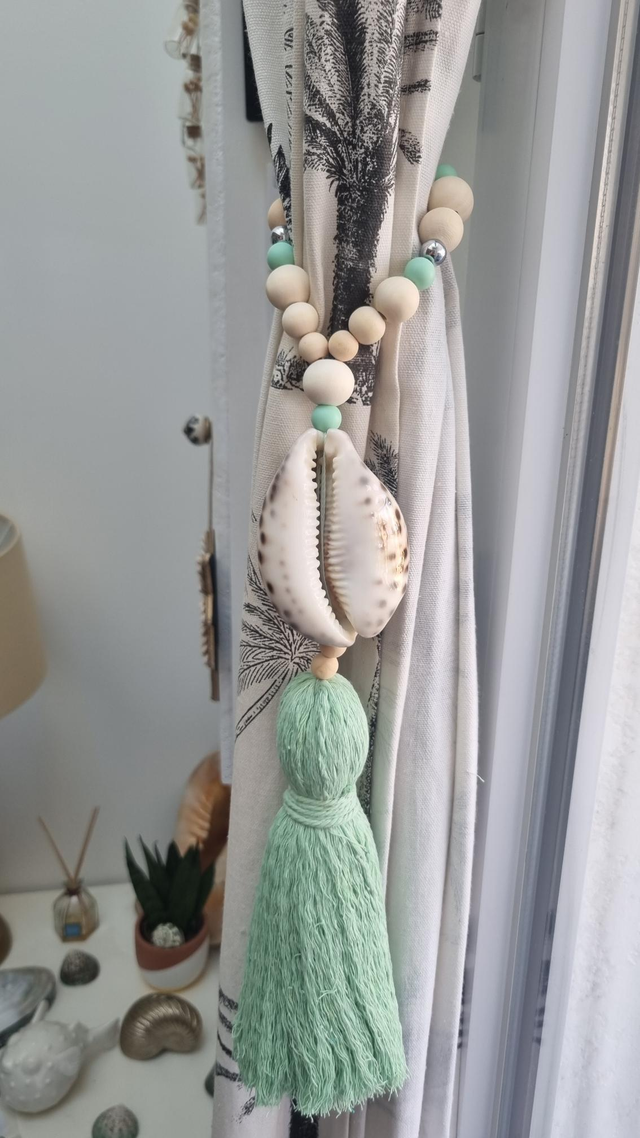 Embrasse coquillage tigris pompon vert d'eau 