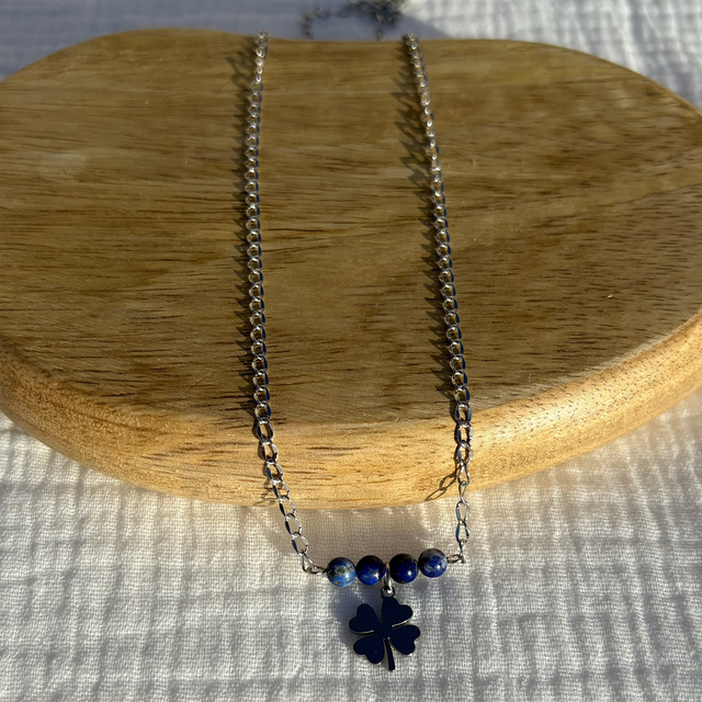 Collier ras de cou en acier inoxydable – Lapis-lazuli &amp; trèfle porte-bonheur