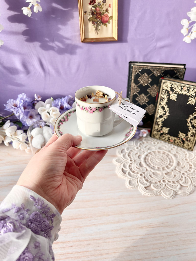 💜 Bougie Rose Ancienne - grande tasse à café "frise de roses" avec sous-tasse