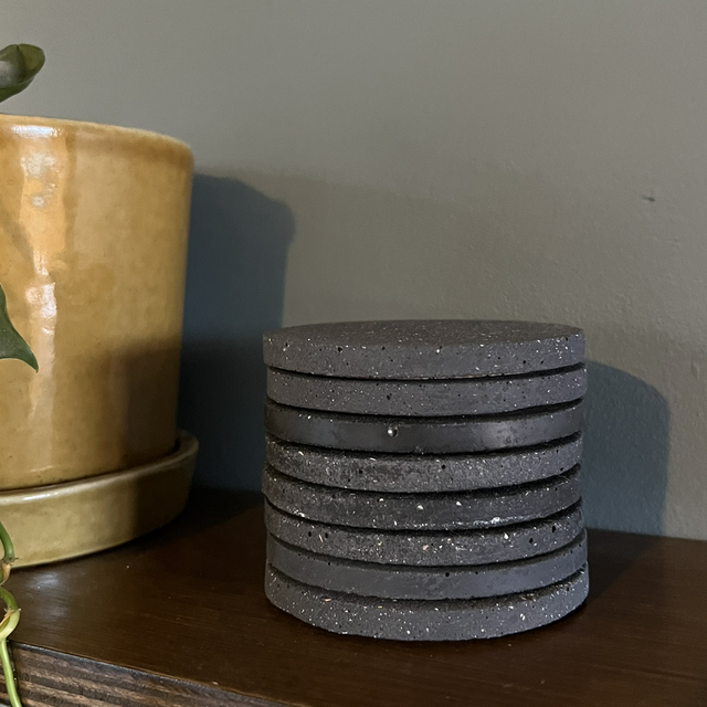 Coasters - round - black concrete