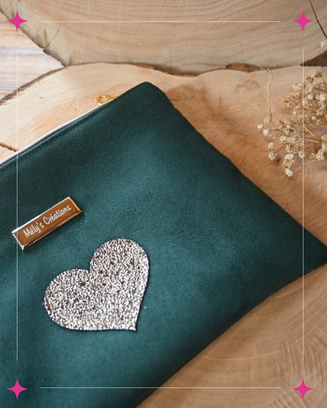 💚 Trousse plate “Made with Love” – Chic, douce & symbolique 💚