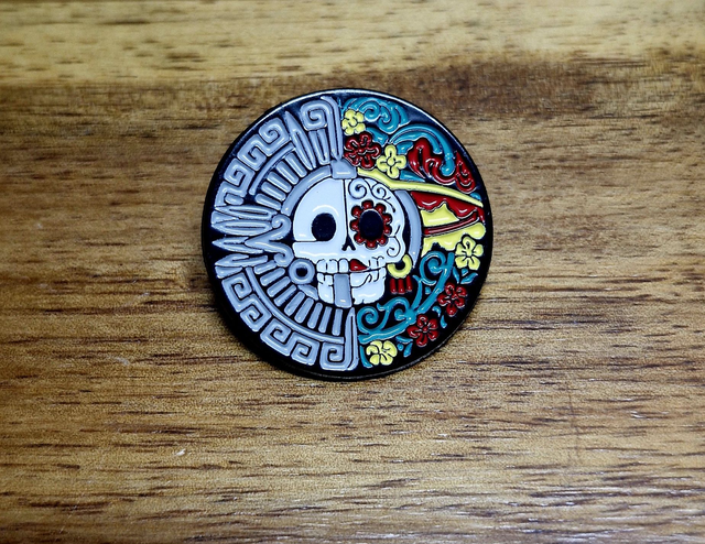 PIN’S CRÂNE AZTÈQUE