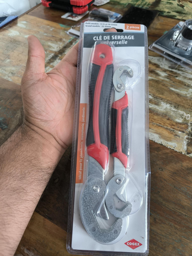 CLE DE SERRAGE UNIVERSELLE X2