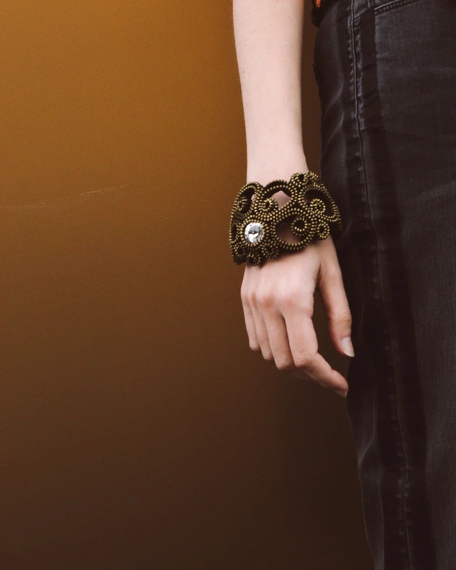 BLACK PAUSE BANGLE