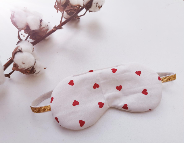 Masque de nuit cœur rouge