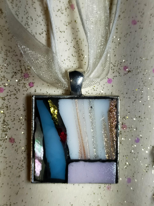 Pendentif mosaïque. Numéro 6