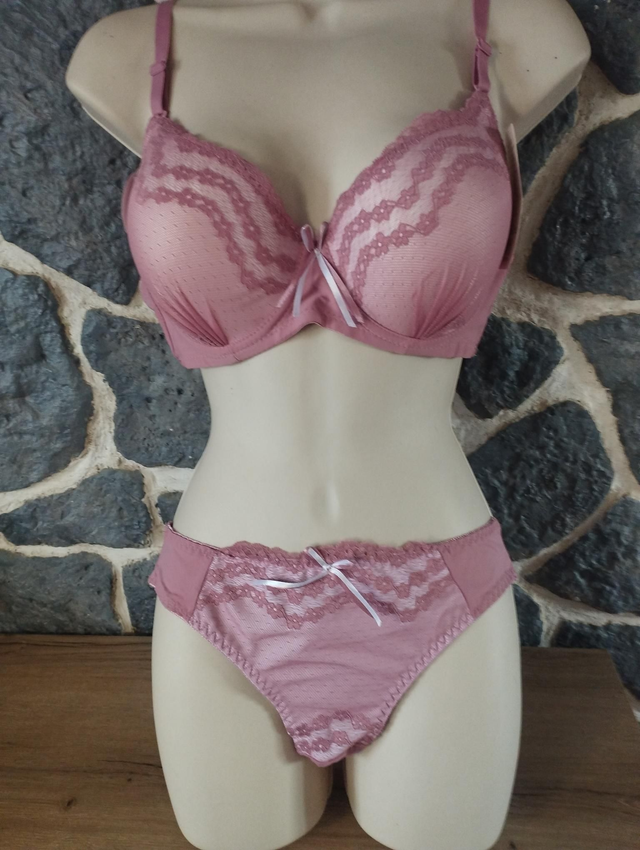 Ensemble bonnet C 100C pour le haut avec rembourrage et armatures et 44 pour le bas