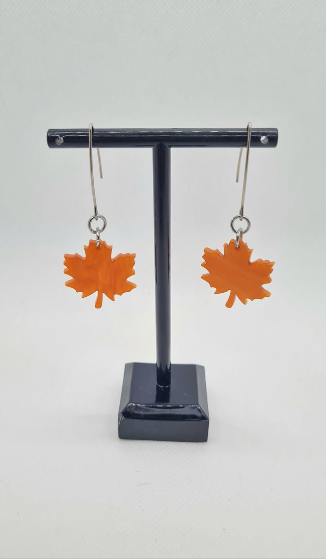 Boucles d'oreilles "Erable" en acier inoxydable argenté et résine à effets