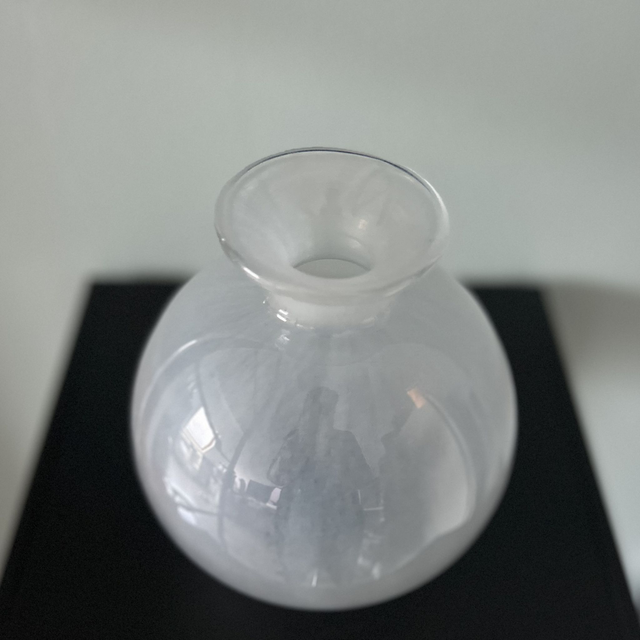 Fidrio Bolvase White (milky glass) M