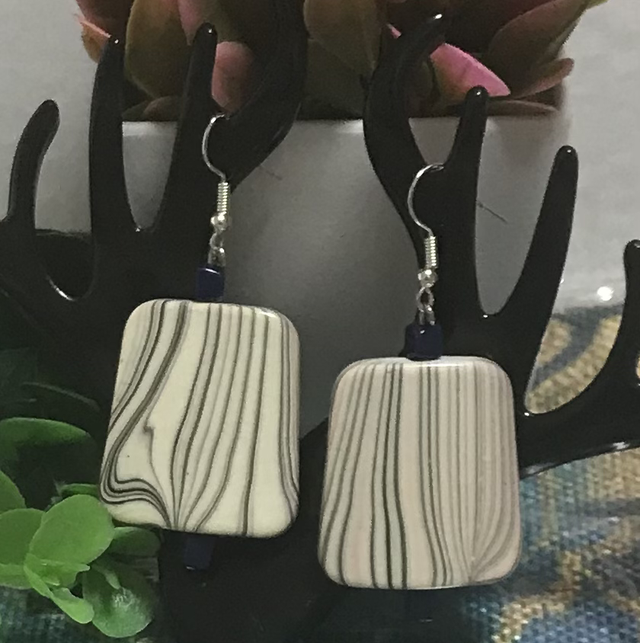 Cream Dangling Earrings-CDE08