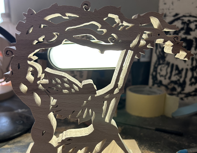 Une fée faisant de la balançoire 