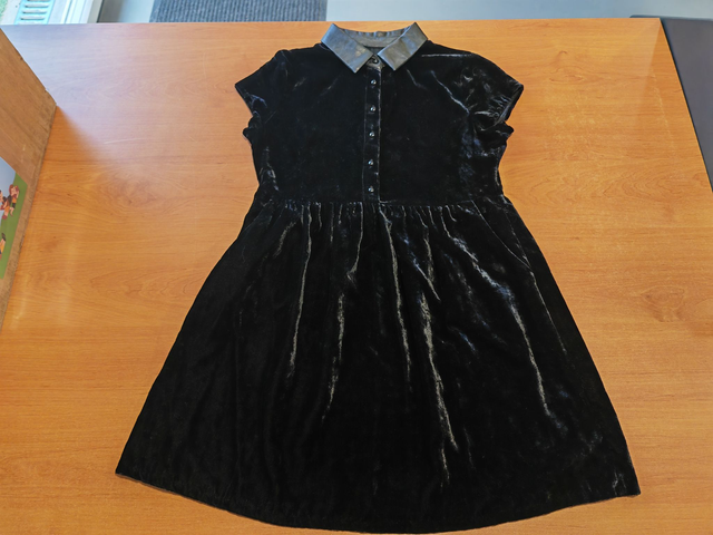 Robe velours noir en 10 ans