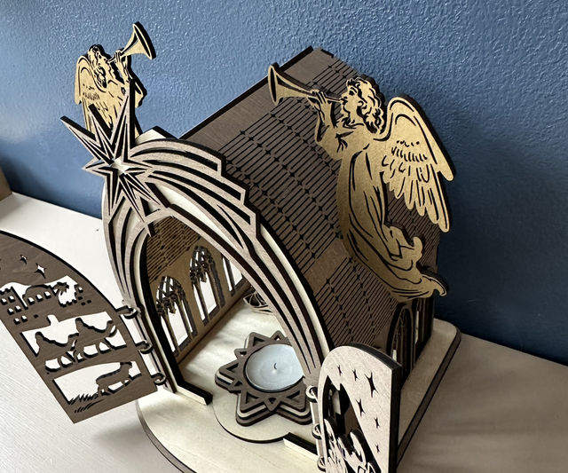 Crèche en bois – Forme cathédrale