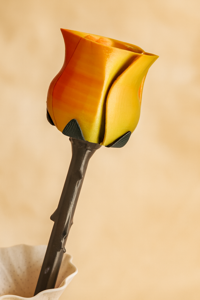 Rose décorative tricolore – Rouge, Jaune, Bleu