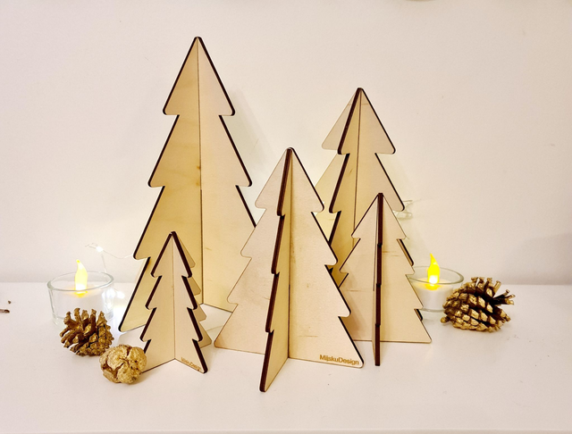 Vanerikuusi eri kokoja