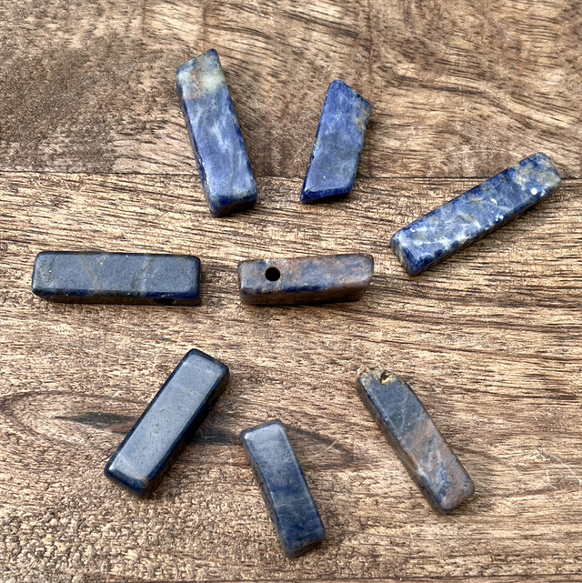 Sodaliitti kiviriipus 