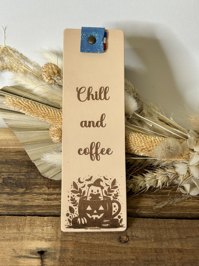 Marque page en cuir "Chill and coffee"