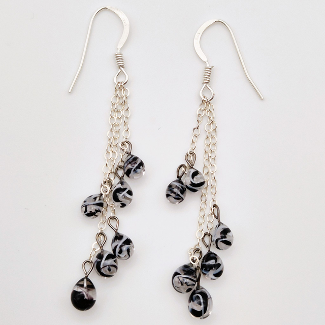 Boucles d'oreilles Gouttes noires et blanches
