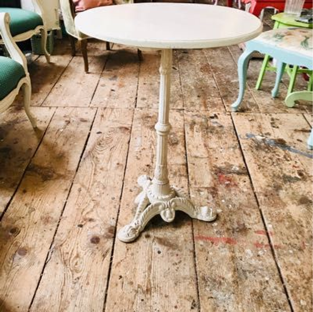 Vintage Bistro Tisch  Metallfuß