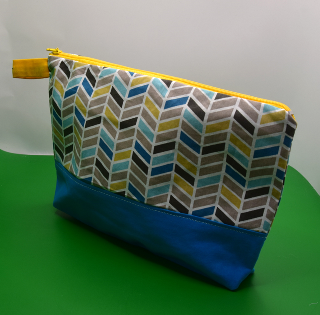 Necessaires & Kulturbeutel, Kosmetiktasche mit Graphischem Motiv in Petrol und Gelb
