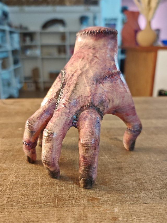 Händchen (Dekorplastik, handbemalt)