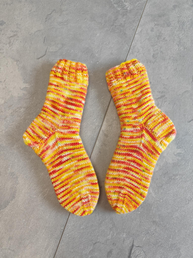 Handgestrickte Socken Größe 26/27