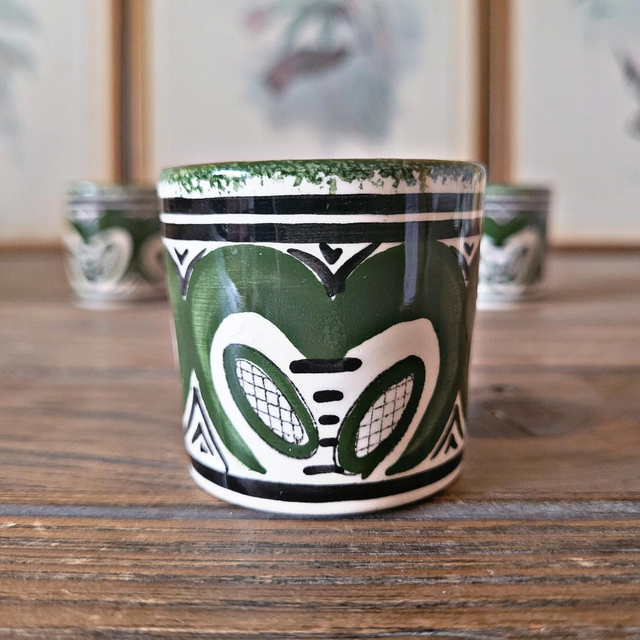 X Coquetiers artisanaux en céramique "Le Pouliguen (3) de couleur verte.