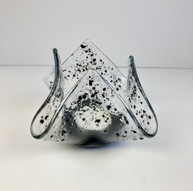 Black and white tea light holder