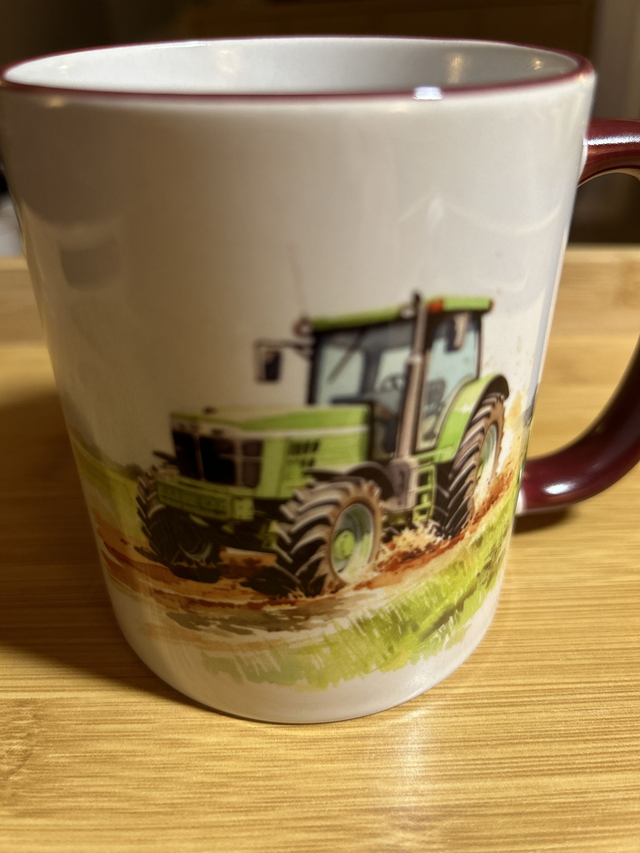 P10. Tractor mug
