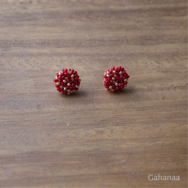 Noémie, puces d&#039;oreille camaïeu de rouges, éclats dorés
