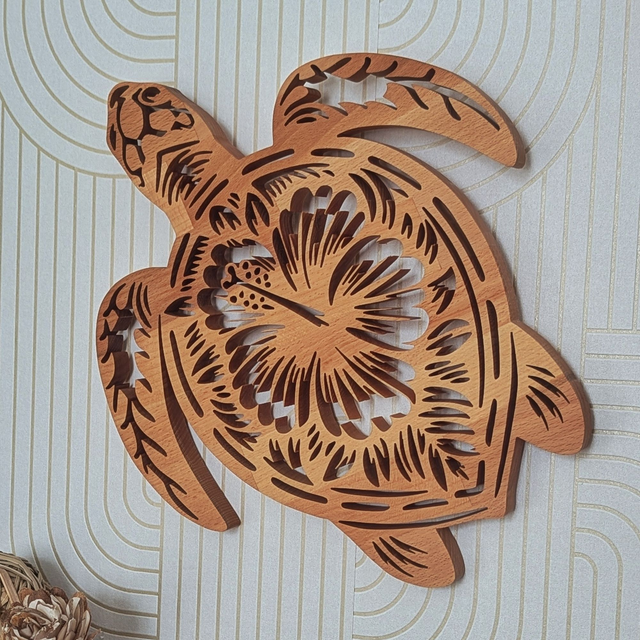 Tortue de mer en hêtre