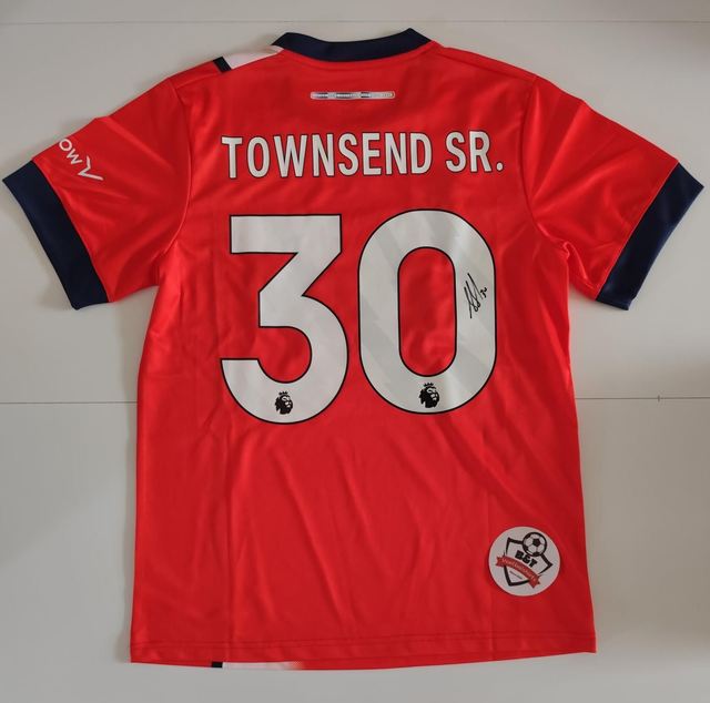 Gesigneerd Townsend sr Luton Town.