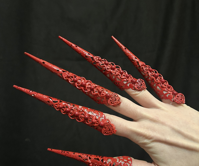 Valentina nail claws