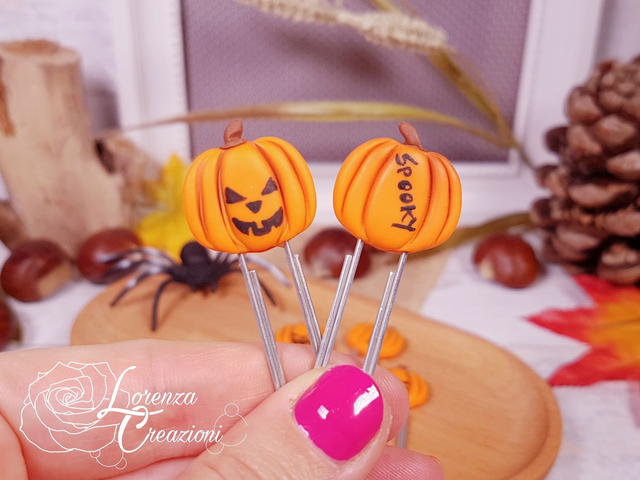 Segnalibro artigianale zucca di Halloween, Jack-o'-lantern, modellata e dipinta a mano in argilla polimerica