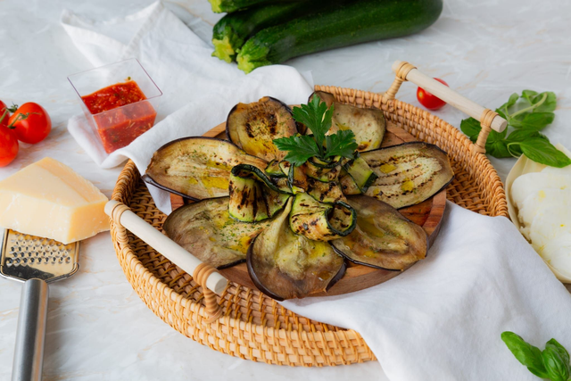 Piatti: Verdure grigliate  (aubergines, courgettes)