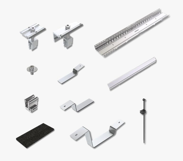 12 Module Flachdach Süd Unterkonstruktion 5kWp