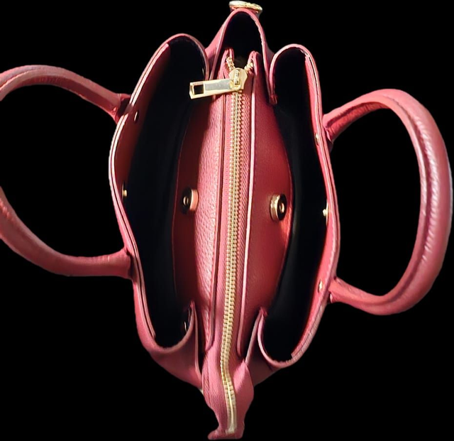SAC A MAIN CUIR VACHETTE ROUGE AVEC POIGNETS ET SANGLE