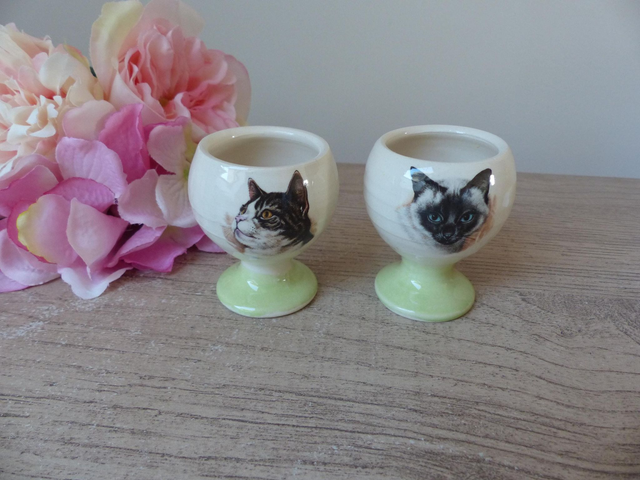 Duo de Coquetiers en Céramique – Motif Chats Siamois et Européen – Vintage Petit-Déjeuner Félin – Idée Cadeau pour Couple ou Amoureux Chats